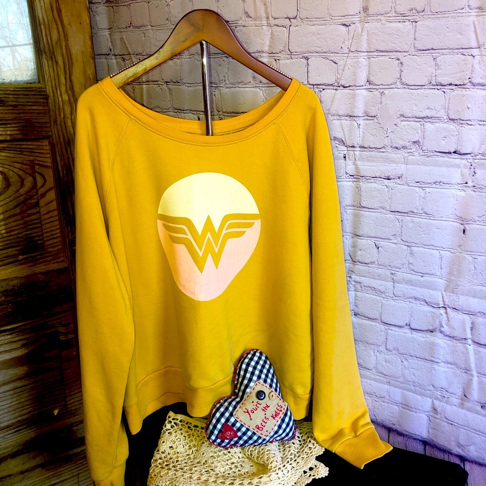Gold Junk Food Sweatshirt, WonderWoman /  xxl